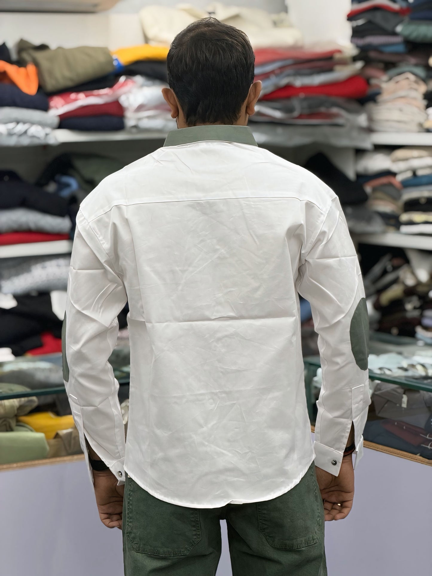 Men’s White Graphic Print Shirt with Typography Design – Stylish Street Style Cotton Shirt