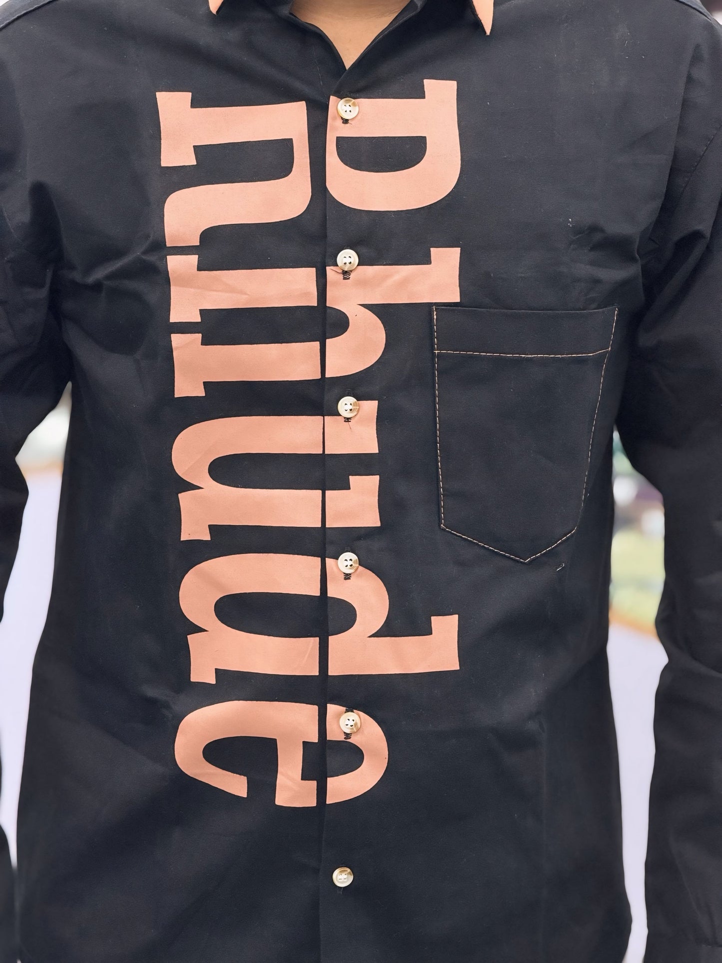 Men’s Black Typography Print Shirt with Contrast Design – Stylish Streetwear Casual Shirt for Men